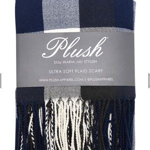 BRAND NEW PLUSH PLAID SCARF